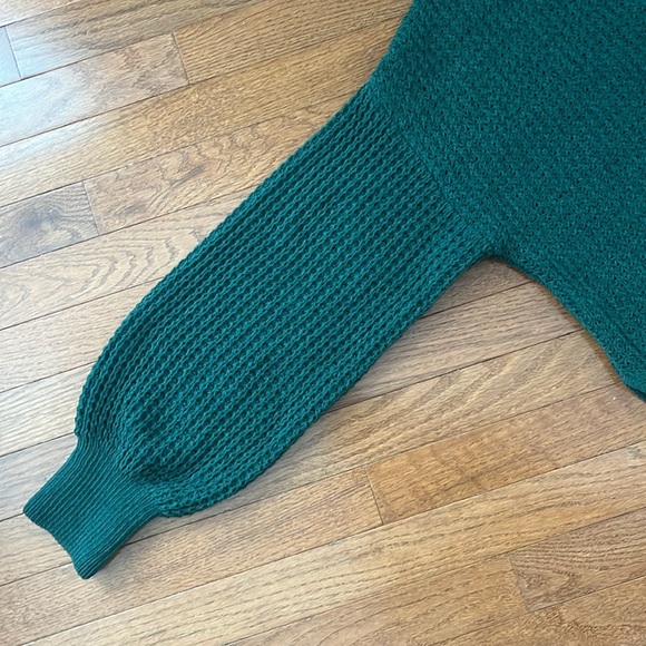 green sweater - Picture 2 of 3